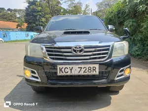 Toyota Hilux 2013 Black