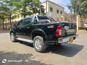 Toyota Hilux 2013 Black
