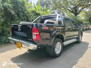Toyota Hilux 2013 Black