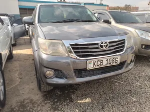 Toyota Hilux 2014 Gray