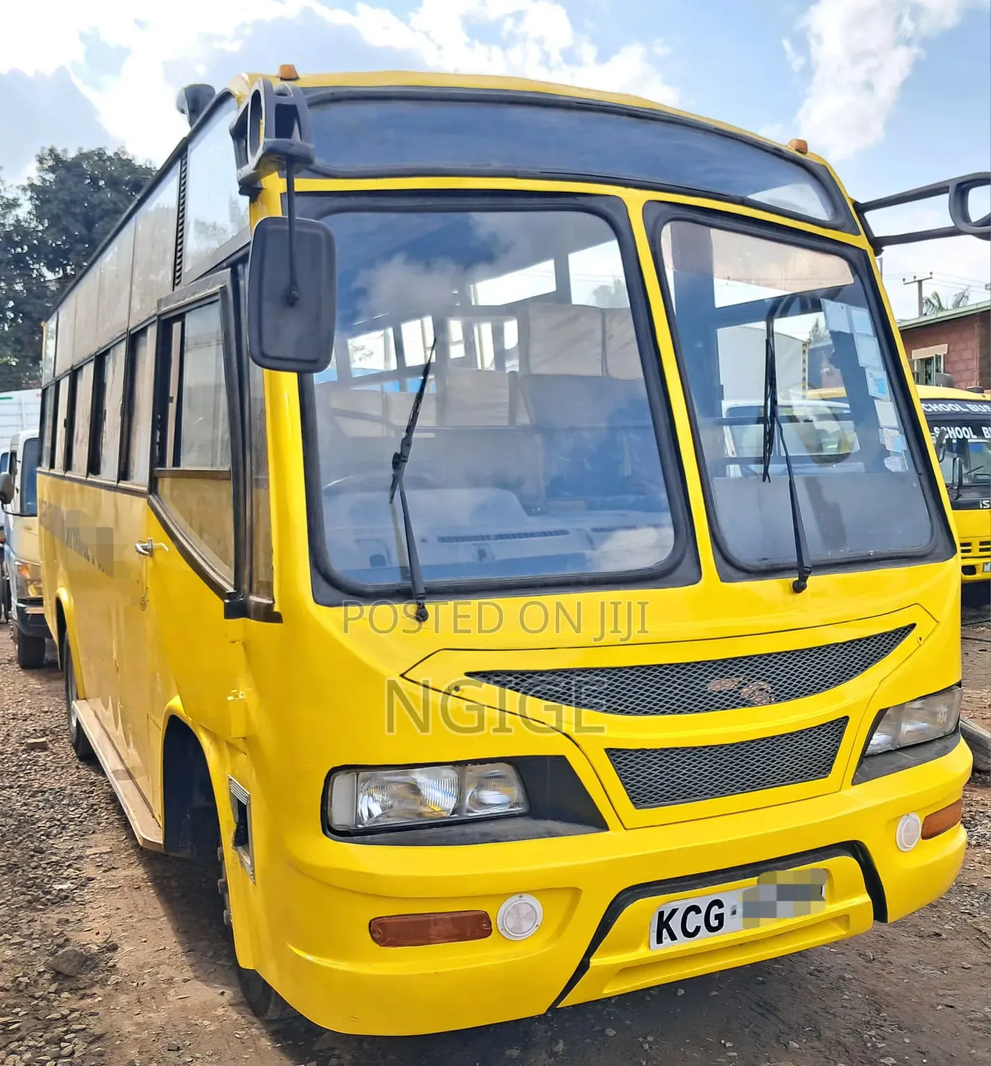Isuzu NQR 2015 Yellow