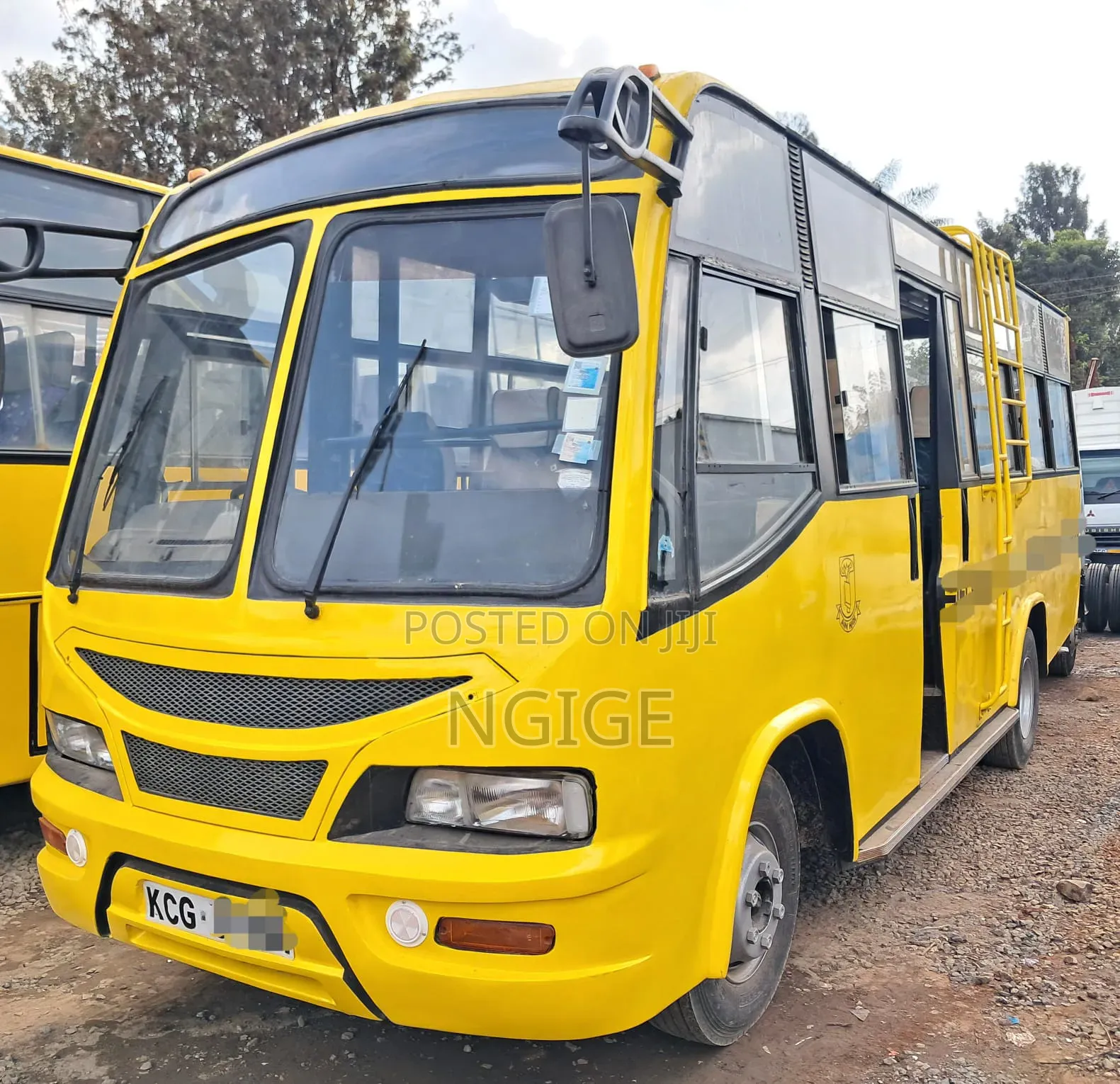 Isuzu NQR 2015 Yellow