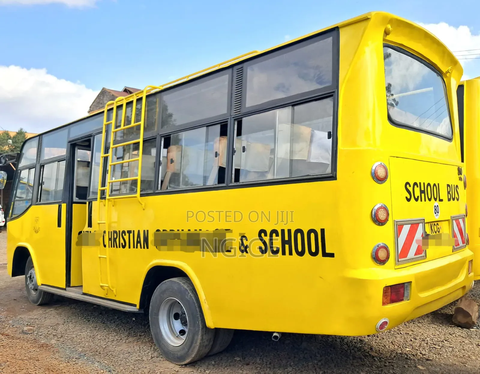 Isuzu NQR 2015 Yellow