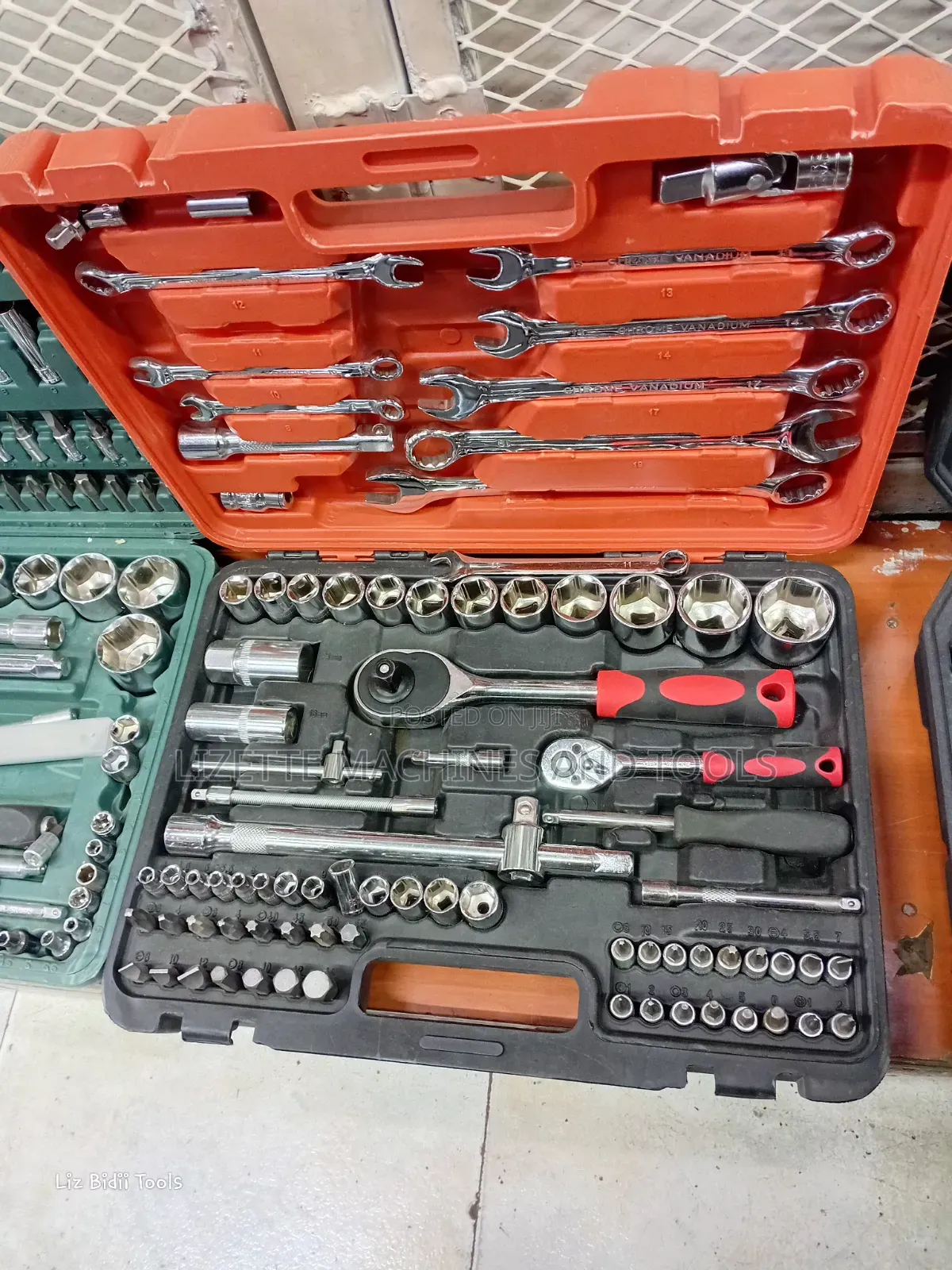 82pieces Toolbox/Tool Set