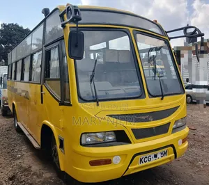 Isuzu Executive Bus 2015 Yellow