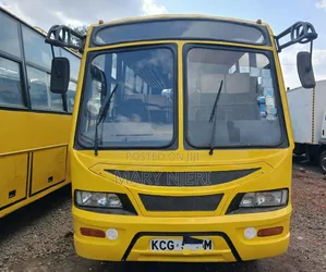 Isuzu Executive Bus 2015 Yellow