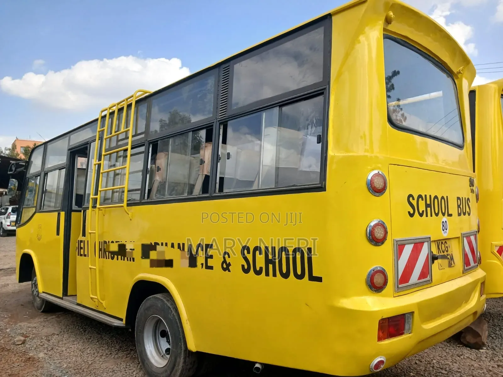 Isuzu Executive Bus 2015 Yellow