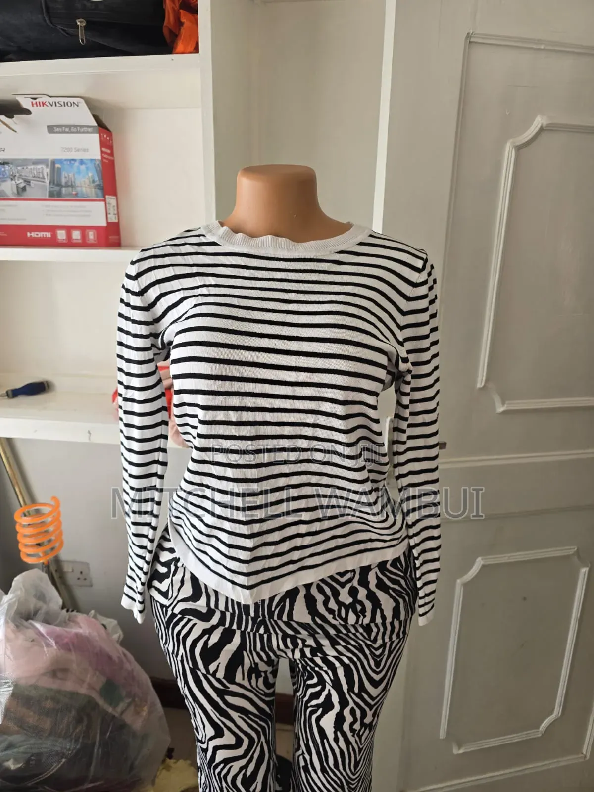 Round Neck Sweater Tops