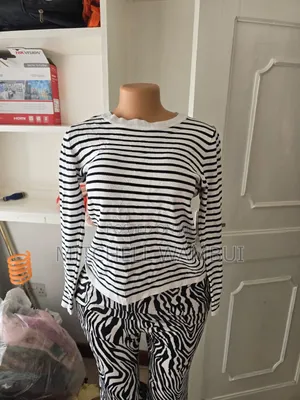 Round Neck Sweater Tops