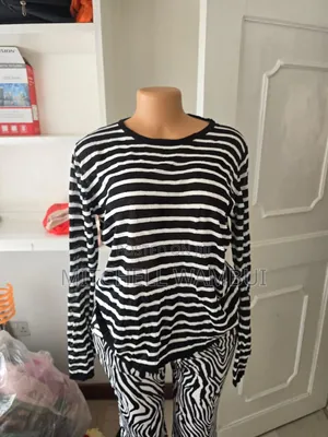 Round Neck Sweater Tops