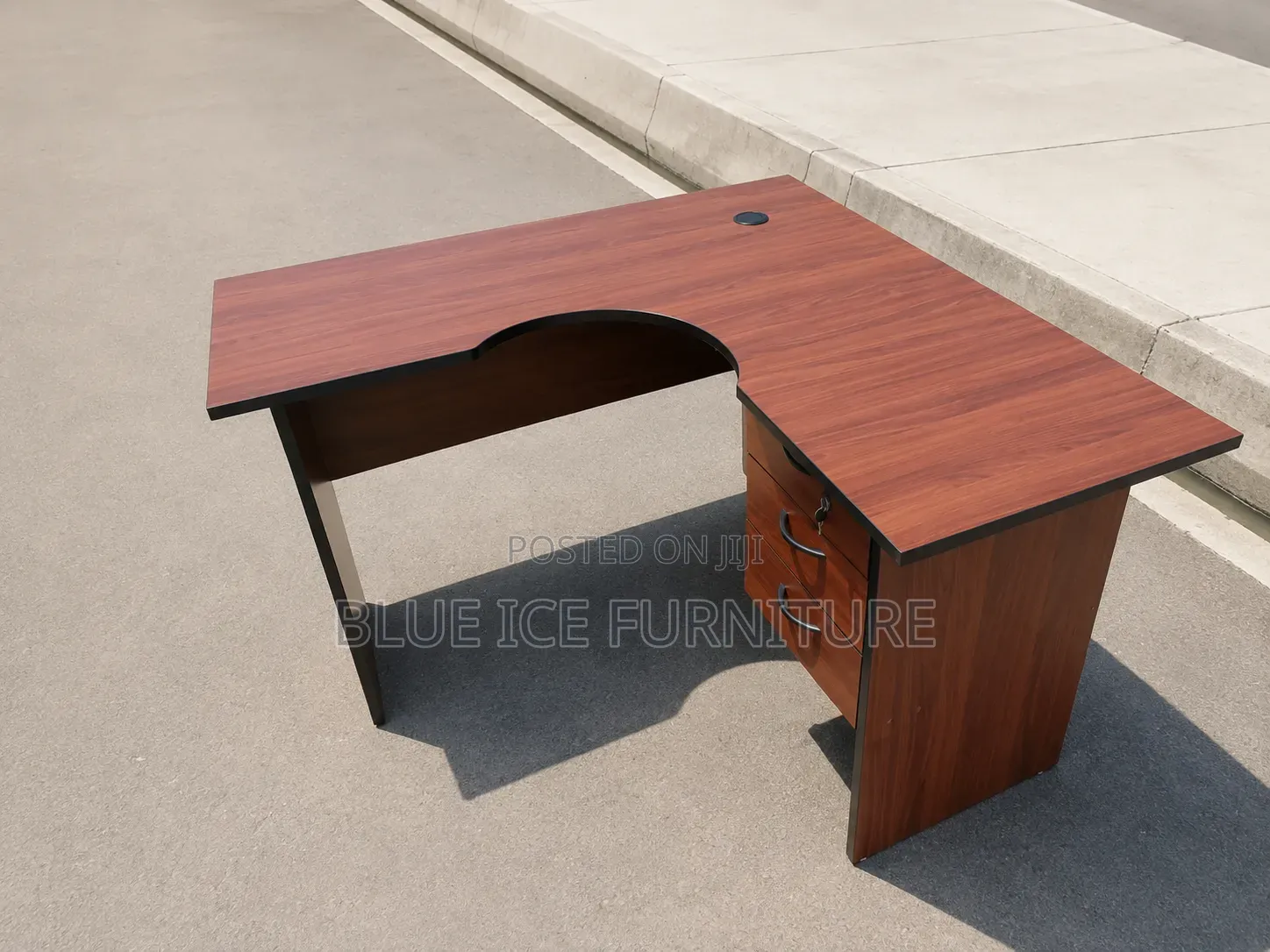Corner Desk Space Saving