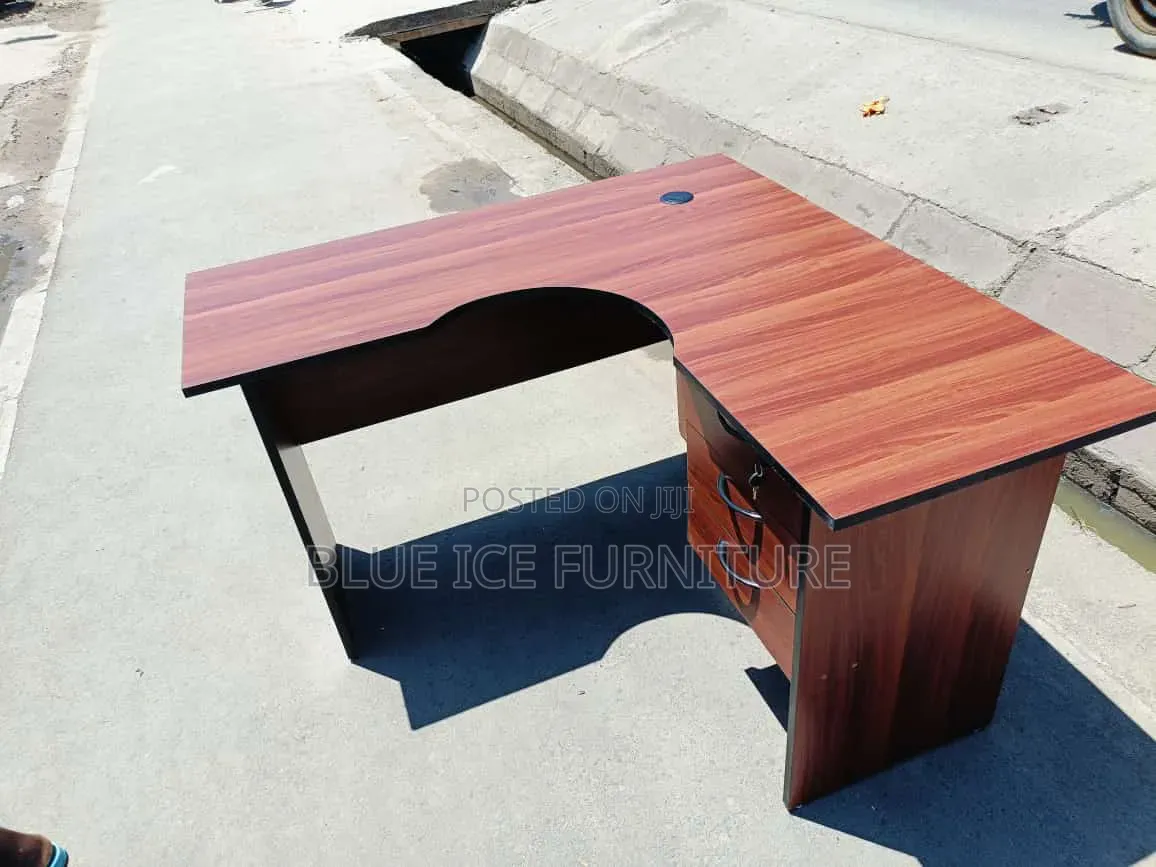 Corner Desk Space Saving