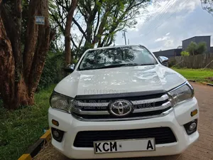 Toyota Hilux 2017 White