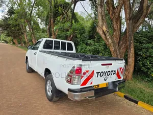 Toyota Hilux 2017 White
