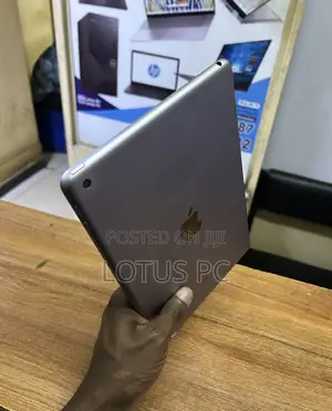 Apple iPad Pro 9.7 (2016) 128 GB Gray