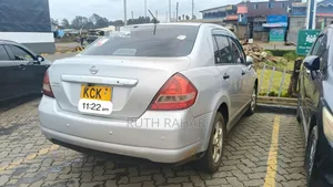 Nissan Tiida 2010 Silver