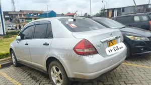 Nissan Tiida 2010 Silver