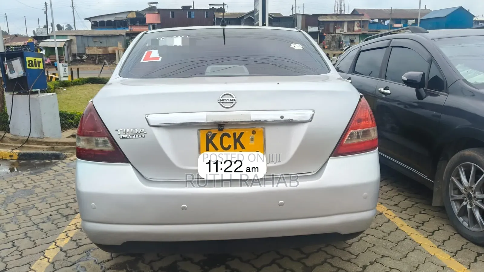 Nissan Tiida 2010 Silver