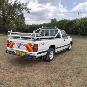 Mitsubishi L200 2005 White