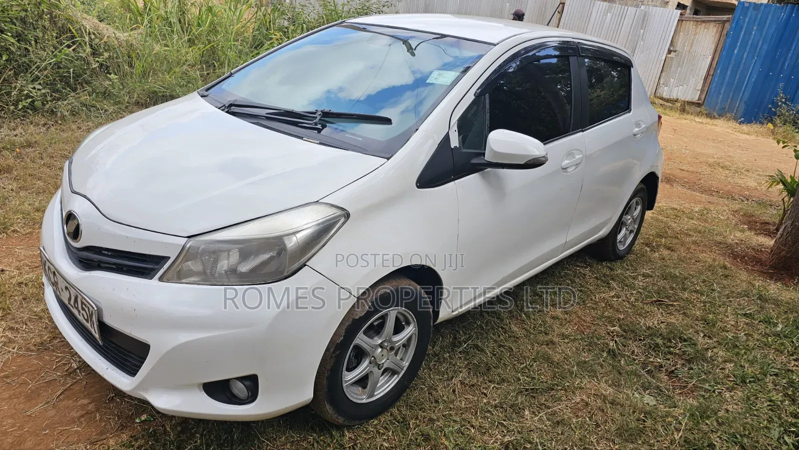 Toyota Vitz 2012 White