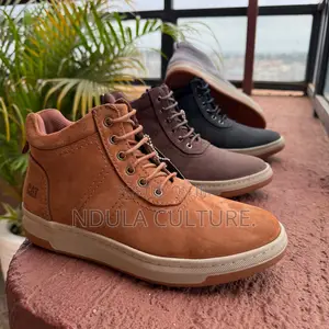 Cat Heritage Mid Boots