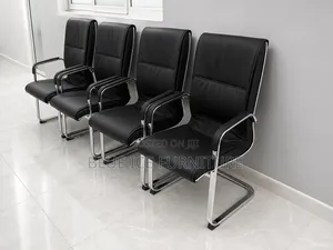Executive Manager Swivel Chair With Leather Finish
