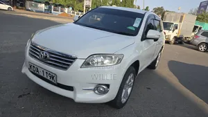 Toyota Vanguard 2013 White