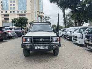 Toyota Land Cruiser 2011 White