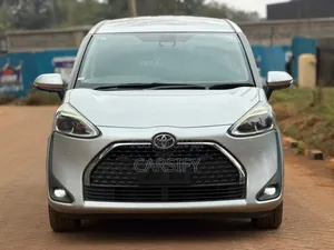 Toyota Sienta 2019 Silver