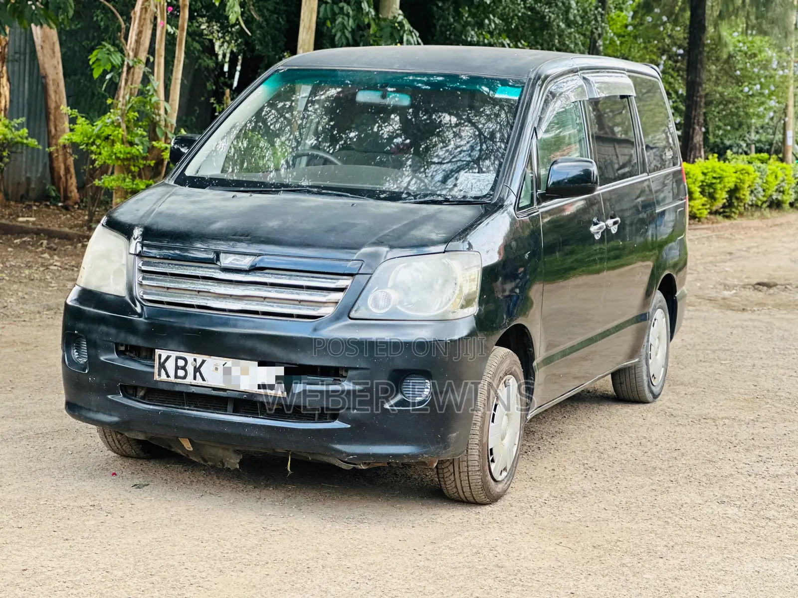 Toyota Noah 2.0 AWD (8 Seater) 2002 Black