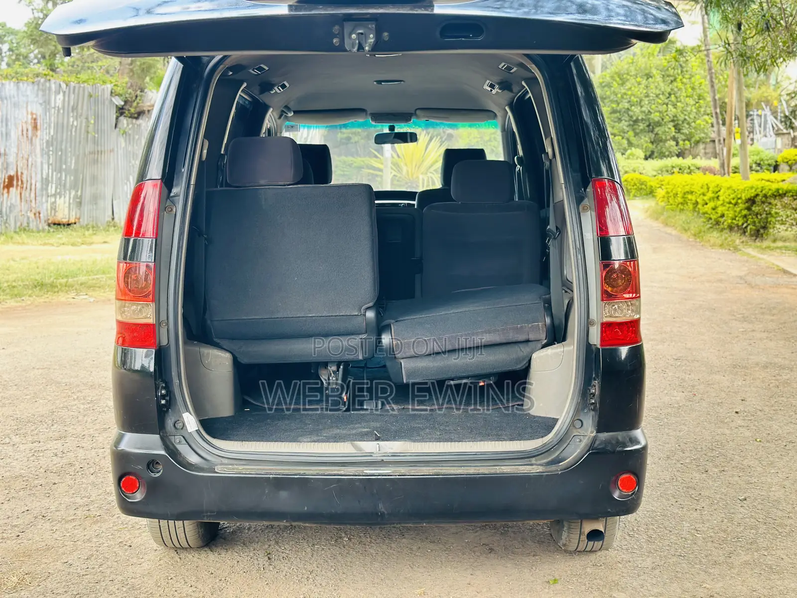 Toyota Noah 2.0 AWD (8 Seater) 2002 Black