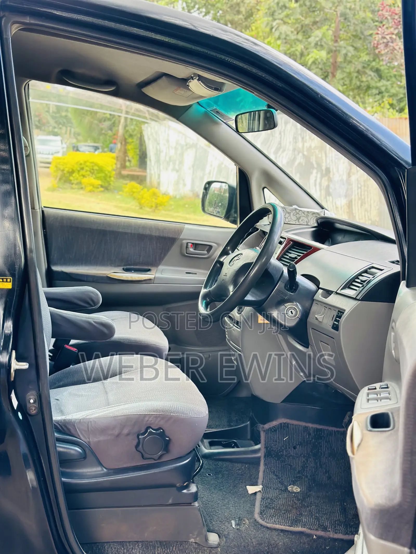 Toyota Noah 2.0 AWD (8 Seater) 2002 Black