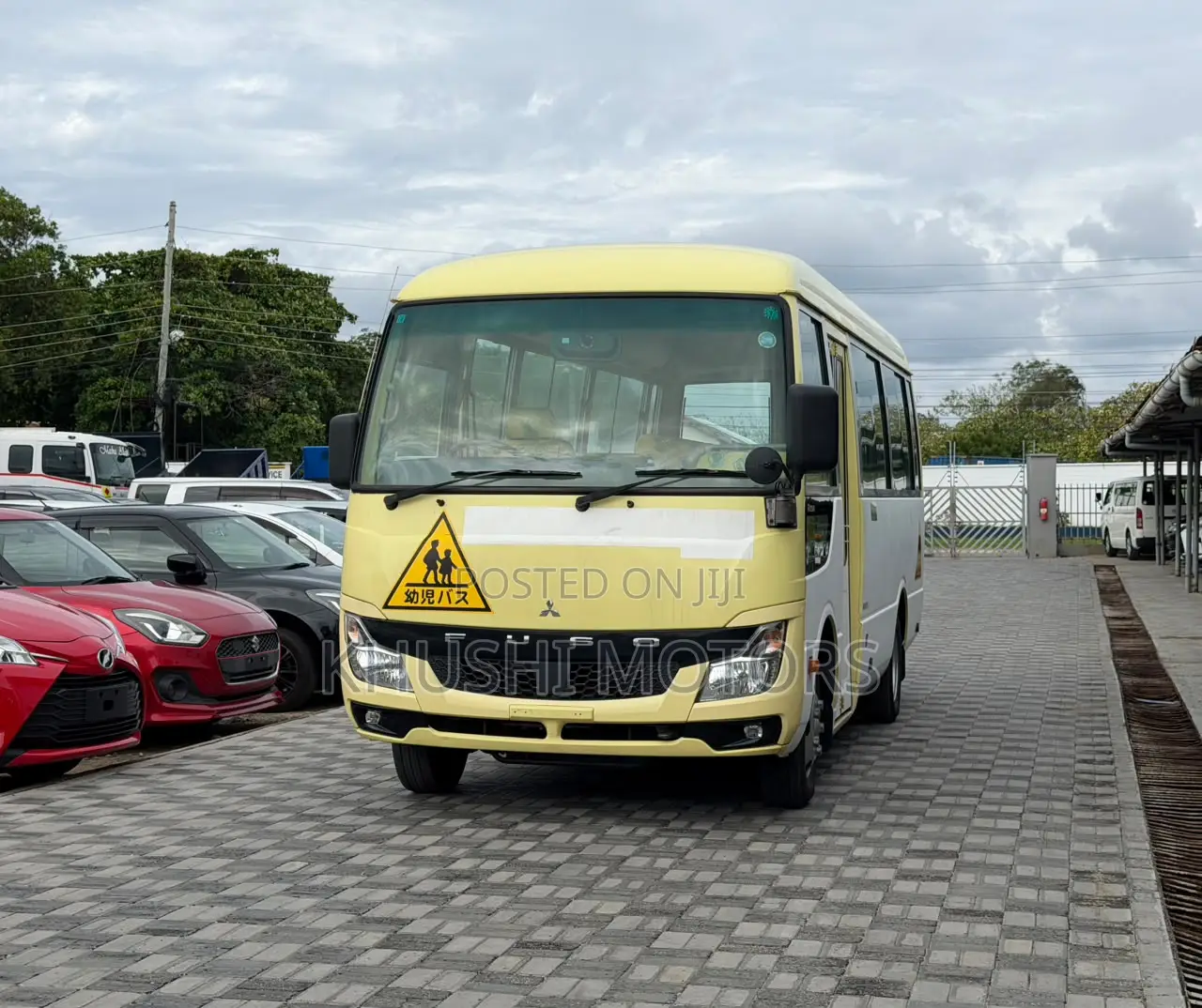 Mitsubishi Fuso Rosa 2019 Yellow