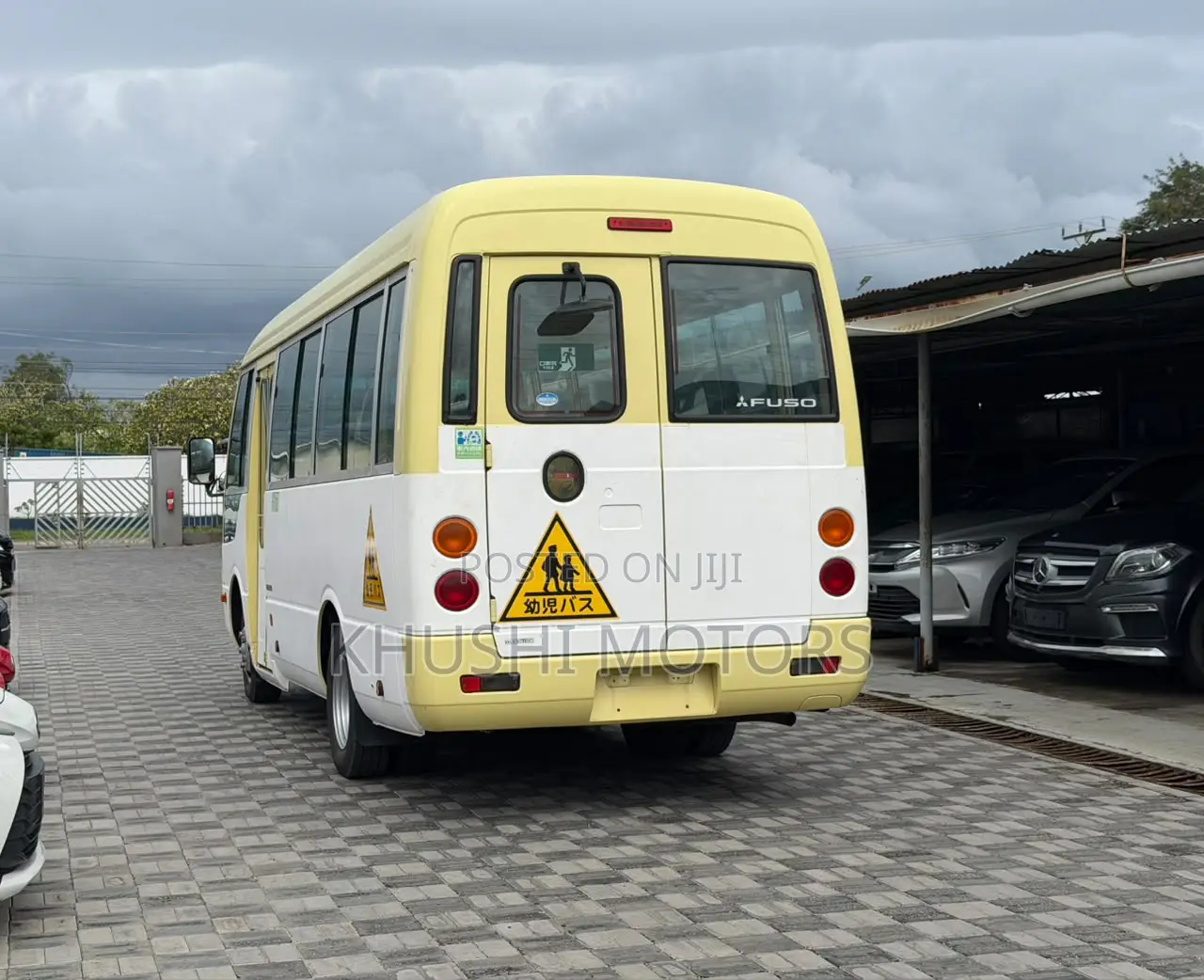 Mitsubishi Fuso Rosa 2019 Yellow