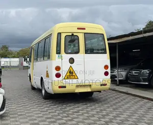 Mitsubishi Fuso Rosa 2019 Yellow