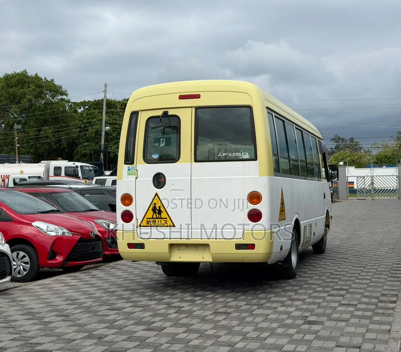 Mitsubishi Fuso Rosa 2019 Yellow