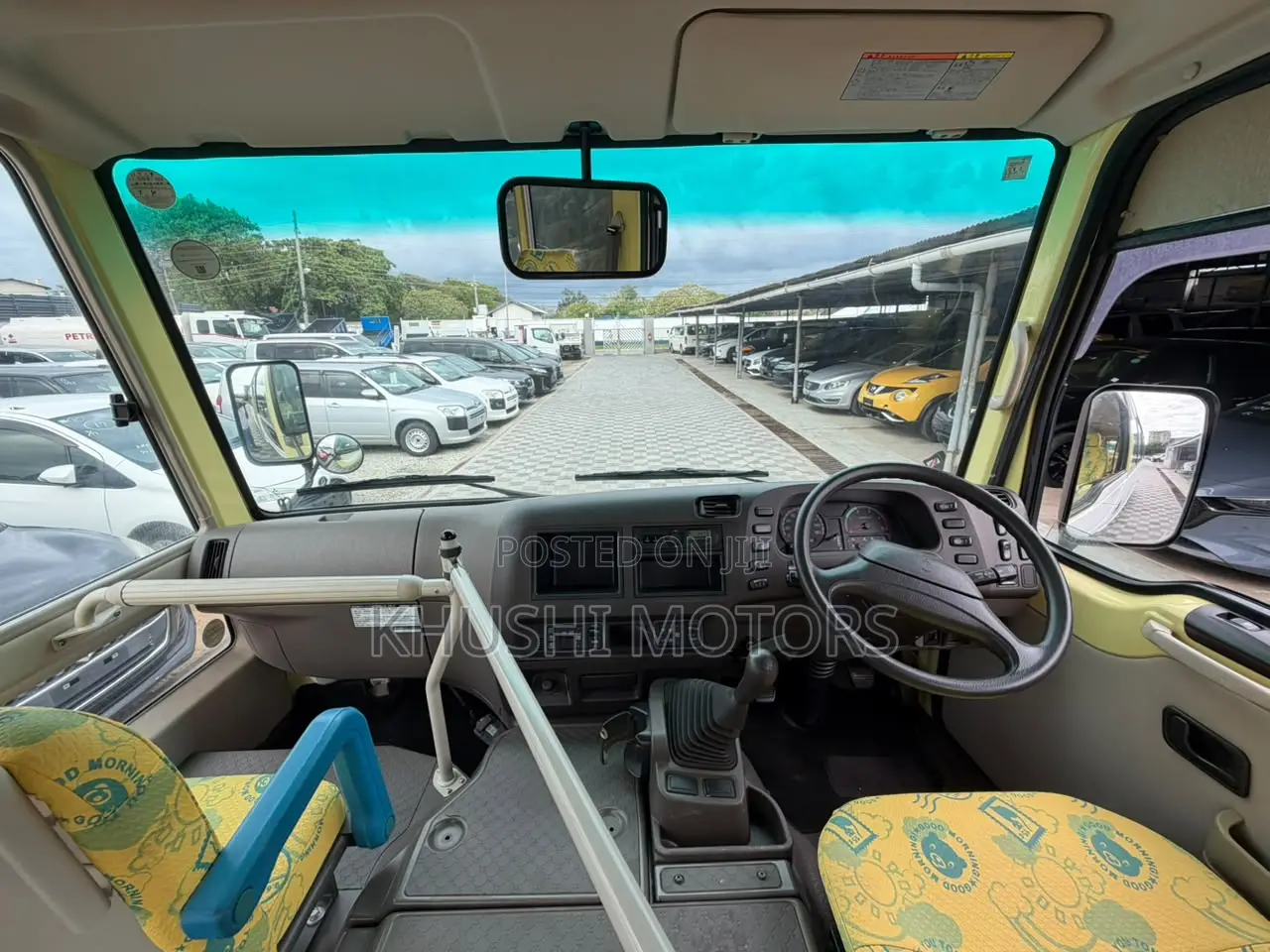 Mitsubishi Fuso Rosa 2019 Yellow