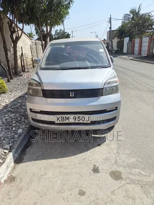 Toyota Voxy 2004 Silver