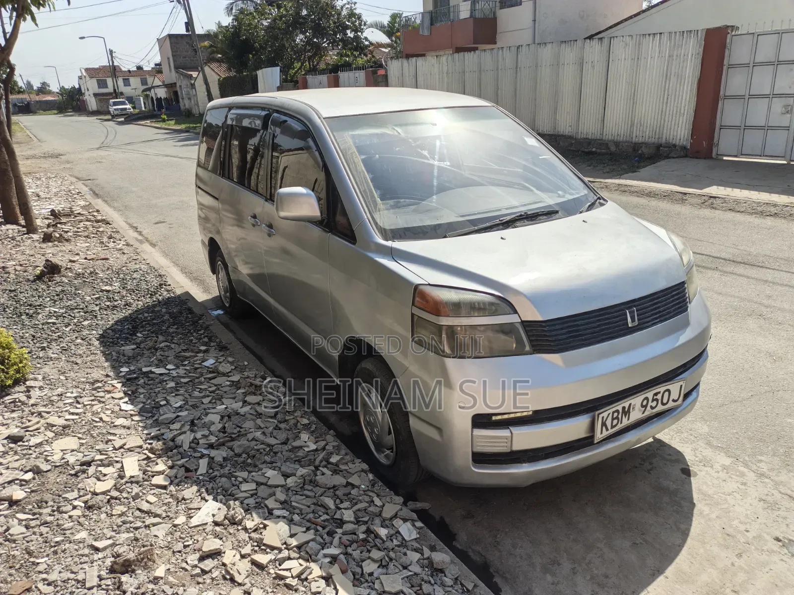 Toyota Voxy 2004 Silver