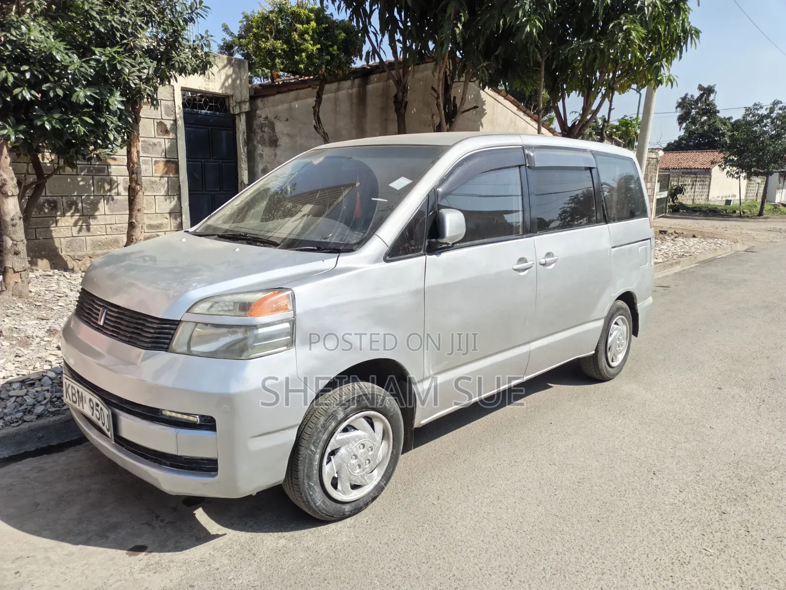 Toyota Voxy 2004 Silver