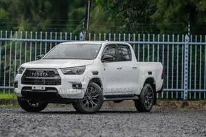 Toyota Hilux 2022 White