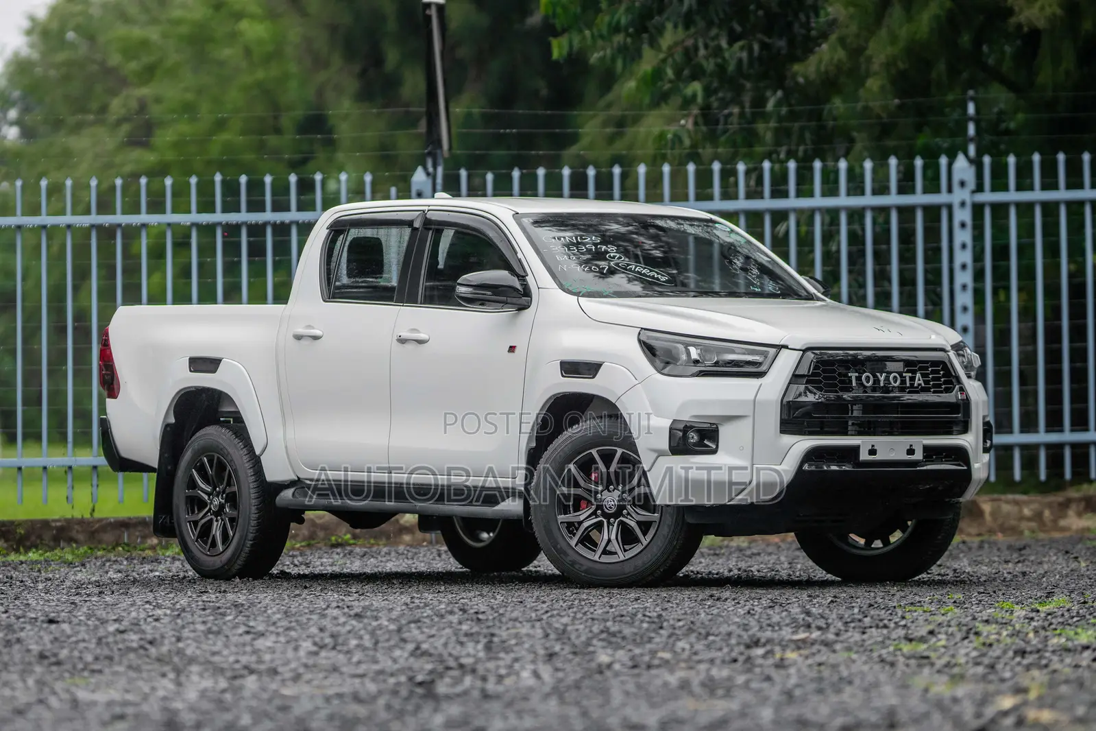 Toyota Hilux 2022 White