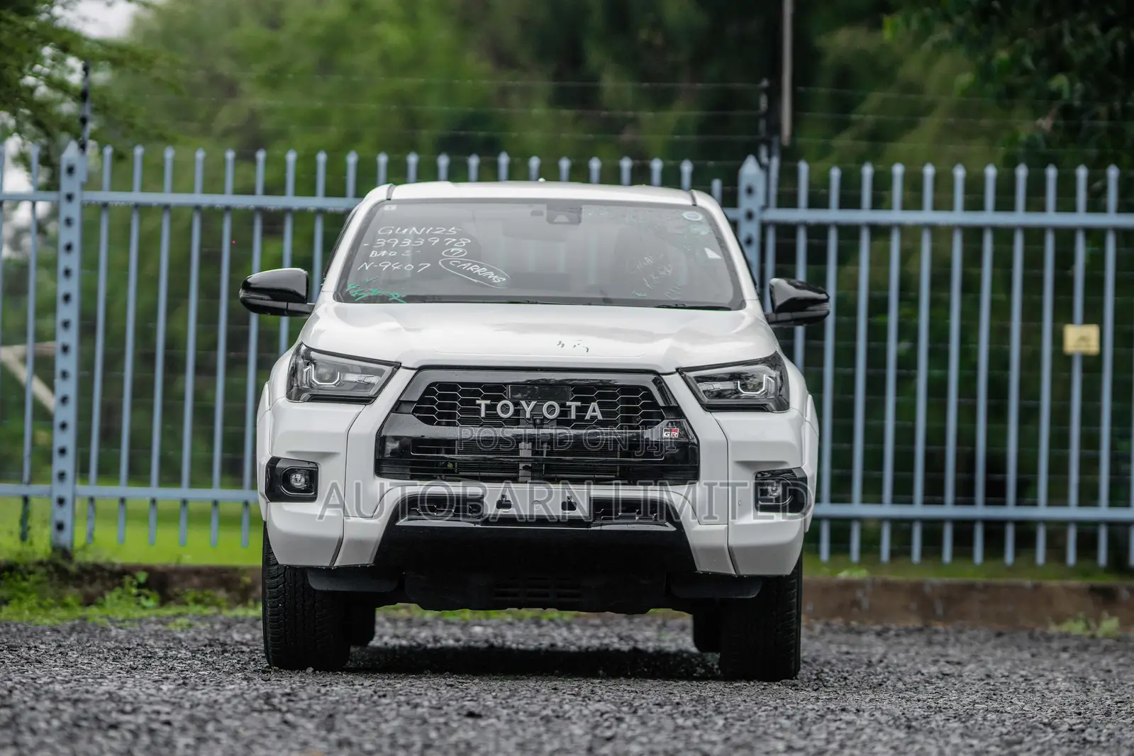 Toyota Hilux 2022 White