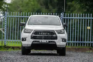 Toyota Hilux 2022 White