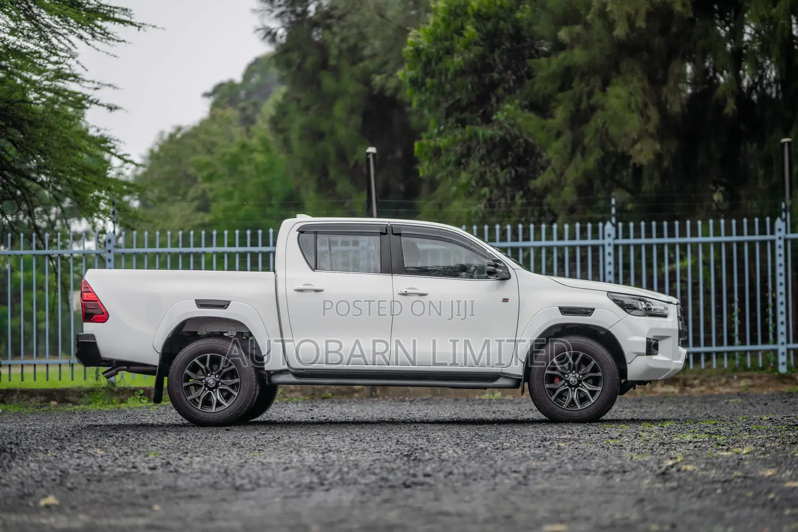 Toyota Hilux 2022 White