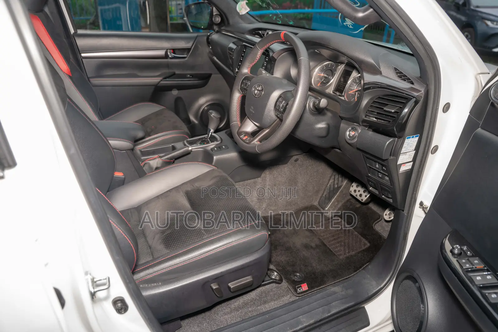 Toyota Hilux 2022 White