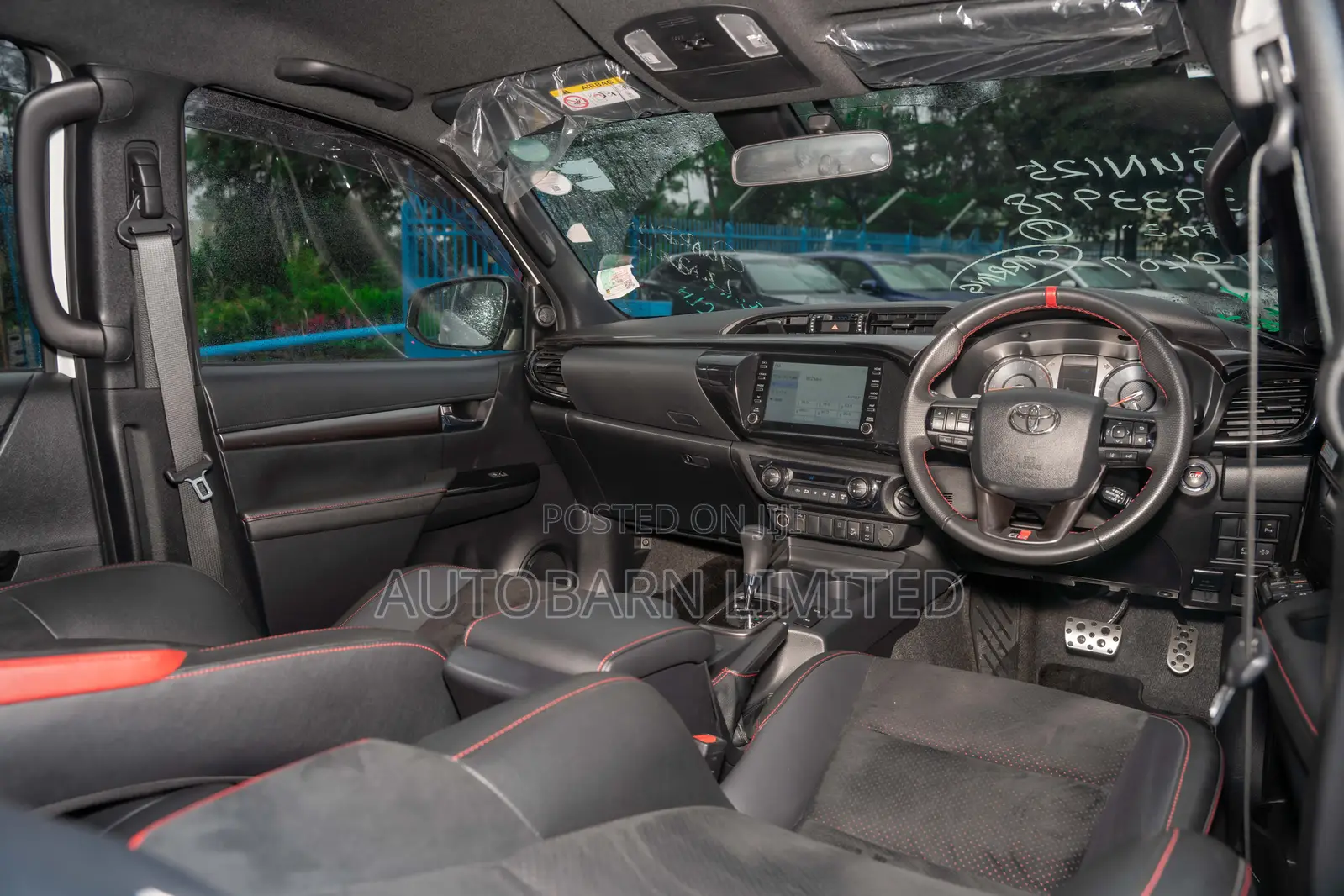 Toyota Hilux 2022 White