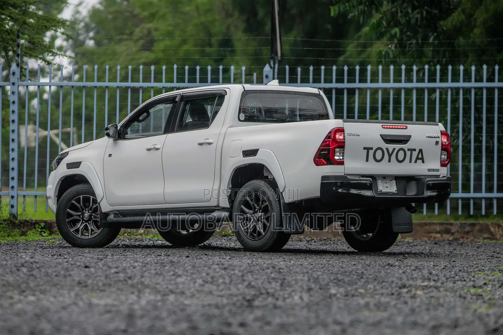 Toyota Hilux 2022 White