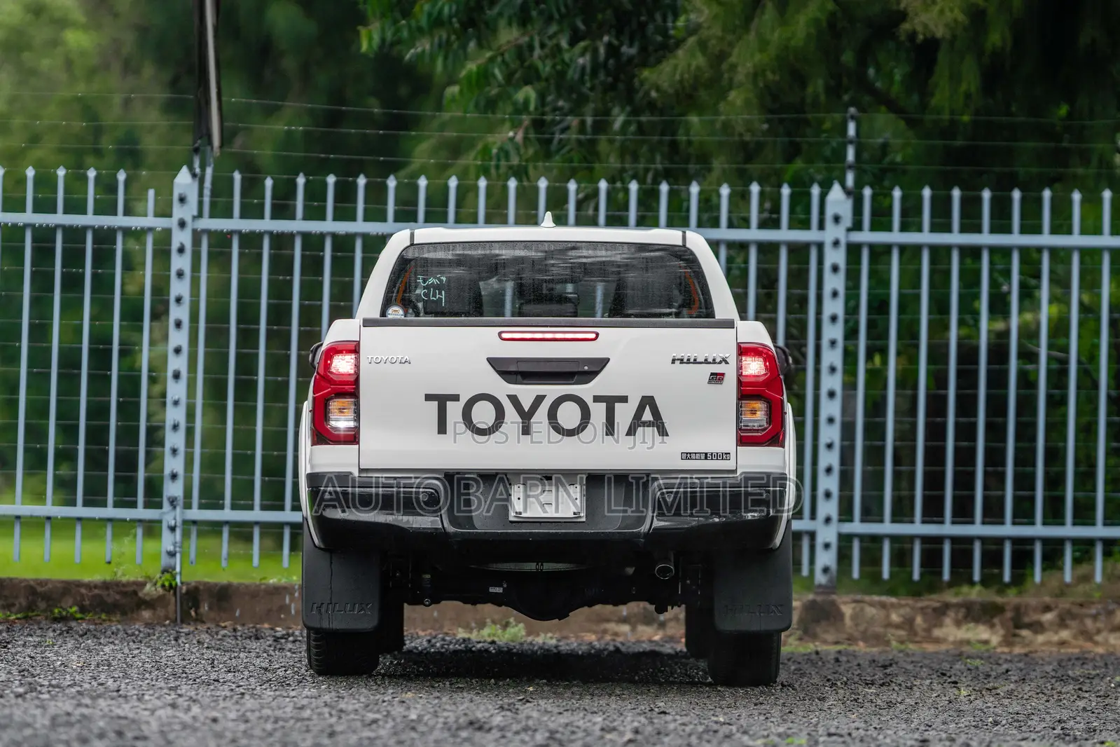 Toyota Hilux 2022 White