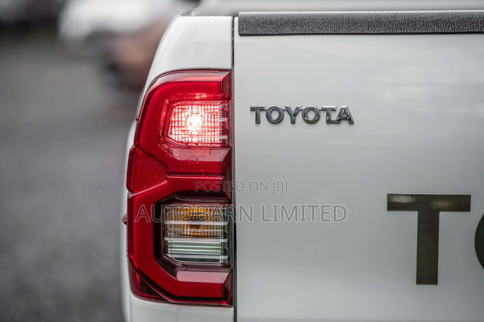 Toyota Hilux 2022 White
